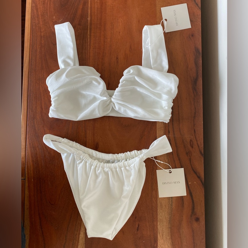 Divino Seas Ana de Bretaña bikini set in color pearly white